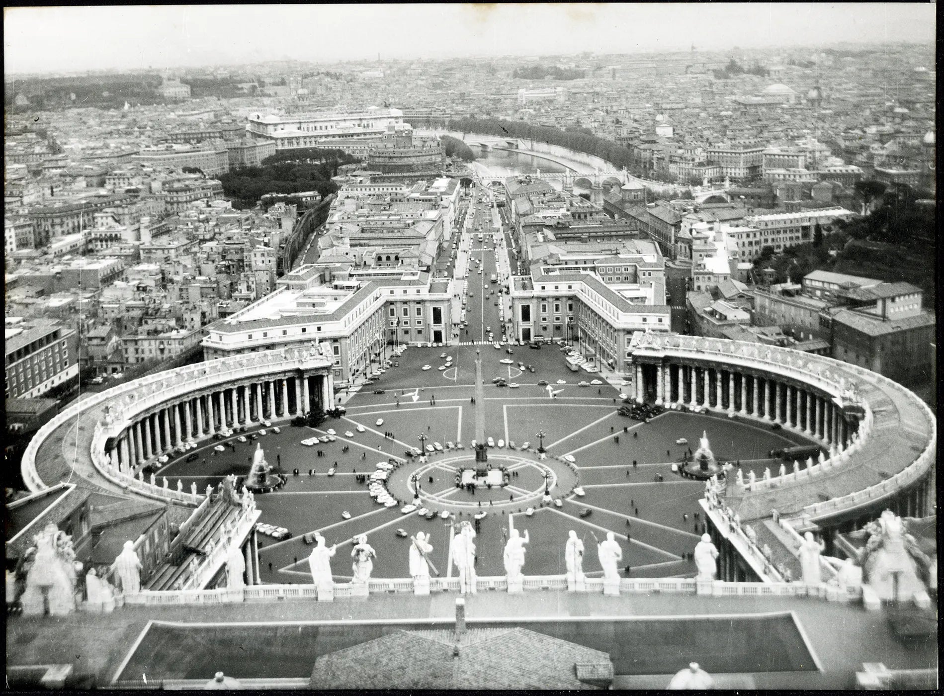 Piazza San Pietro anni 60 Veduta aerea Ft 4849 - Stampa 24x18 cm - Farabola Stampa ai sali d'argento