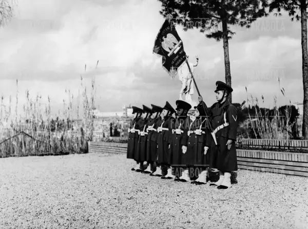 Picchetto d'onore all'Istituto Orfani Combattenti, Roma, 1939 - Farabola Immagine digitale