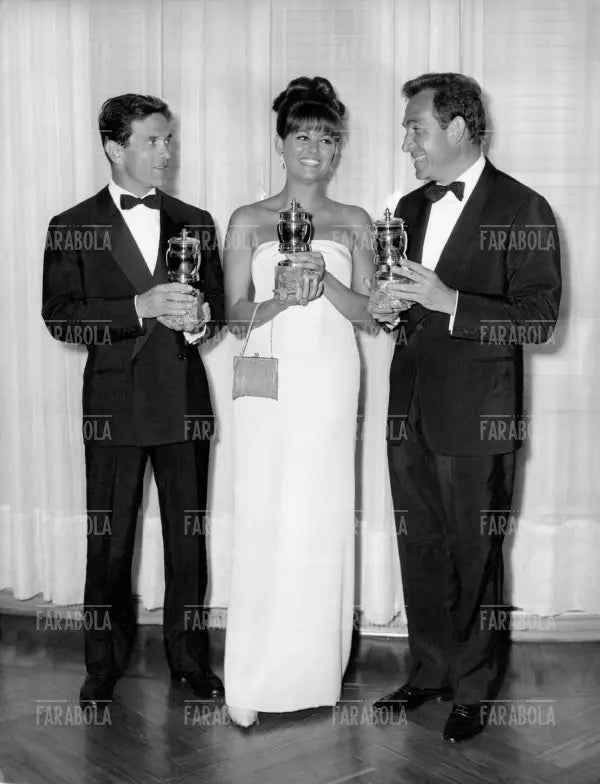 Pier Paolo Pasolini, Claudia Cardinale e Ugo Tognazzi, Premio Grolle, 1964 - Farabola Immagine digitale