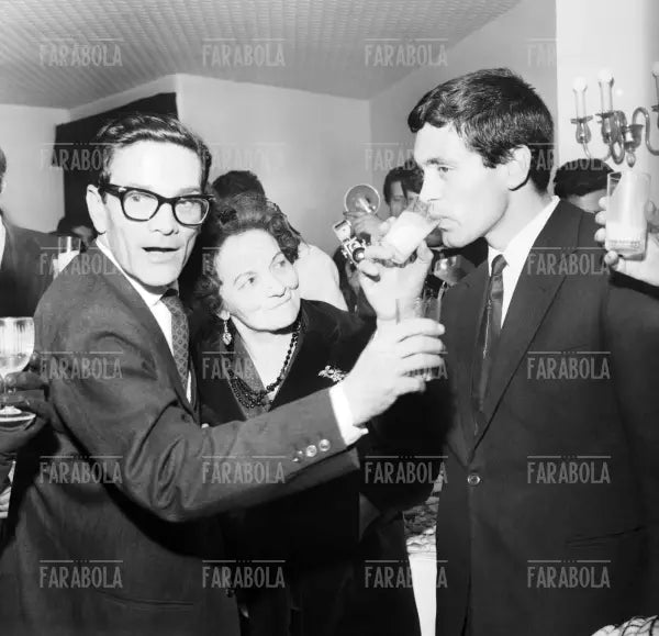 Pier Paolo Pasolini e Franco Citti alla prima del film Una vita violenta, 1962 - Farabola Immagine digitale