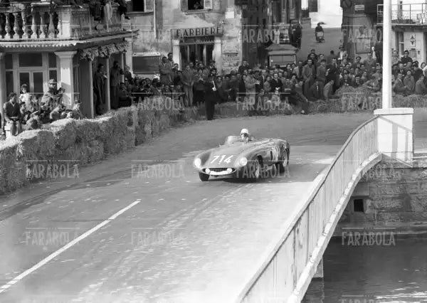 Piero Carini su Ferrari 750 Monza, Mille Miglia, 1955 - Farabola Immagine digitale