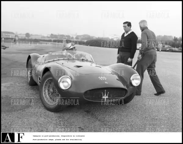 Piero Taruffi e Giorgio Scarlatti al corso di perfezionamento per piloto di Taruffi, Modena, 1959 - Farabola Immagine digitale