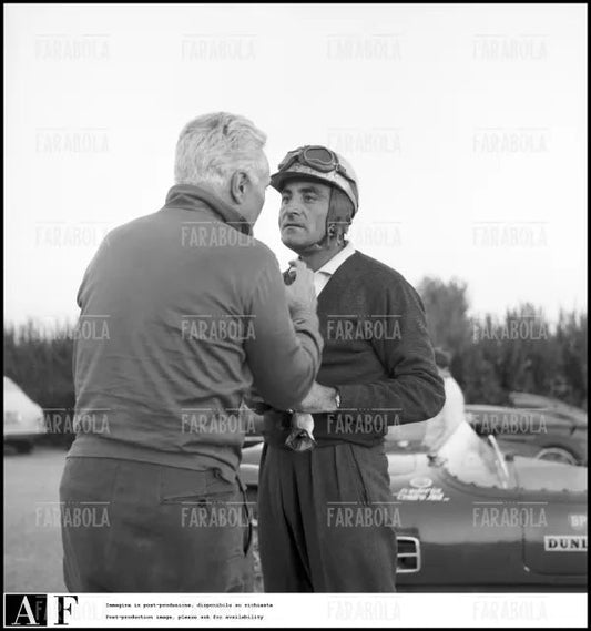 Piero Taruffi e Giorgio Scarlatti al corso di perfezionamento per piloto di Taruffi, Modena, 1959 - Farabola Immagine digitale