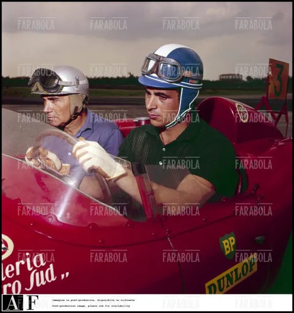Piero Taruffi e Maurizio Arena su una Maserati, 1960 - Farabola Immagine digitale