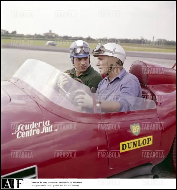 Piero Taruffi e Maurizio Arena su una Maserati, 1960 - Farabola Immagine digitale