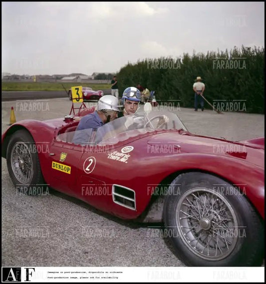 Piero Taruffi e Maurizio Arena su una Maserati, 1960 - Farabola Immagine digitale