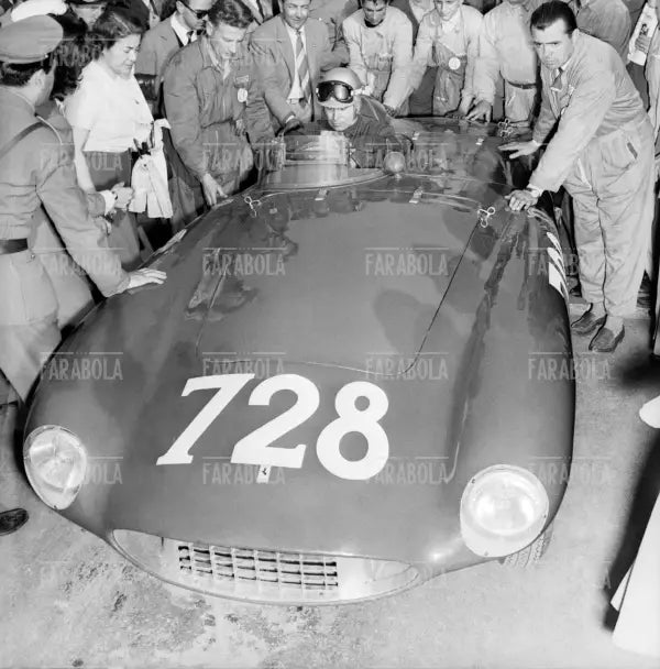 Piero Taruffi su Ferrari 118 LM, Mille Miglia, 1955 - Farabola Immagine digitale