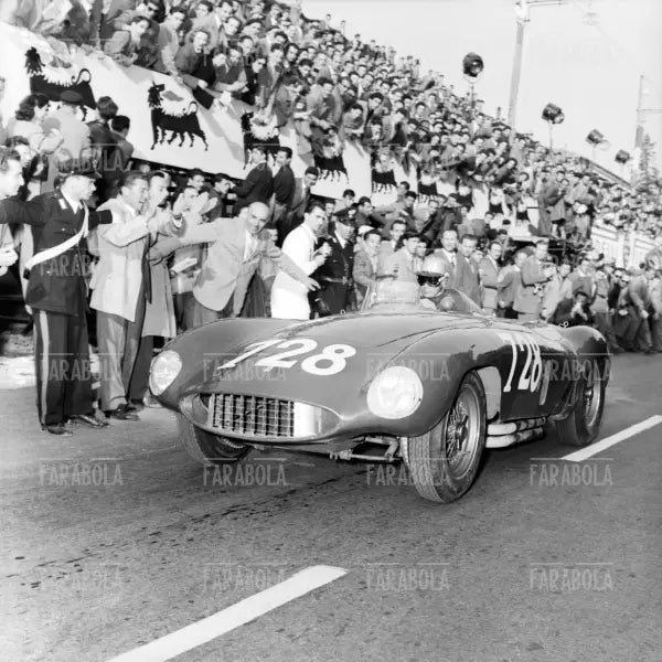 Piero Taruffi su Ferrari 118 LM, Mille Miglia, 1955 - Farabola Immagine digitale