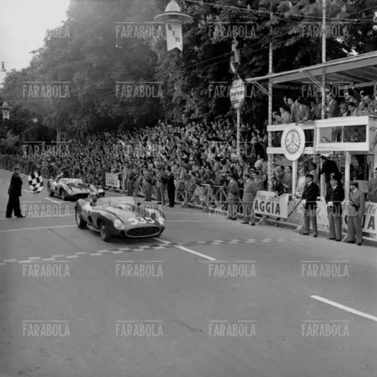 Piero Taruffi su Ferrari 315 S, Mille Miglia, 1957 - Farabola Immagine digitale