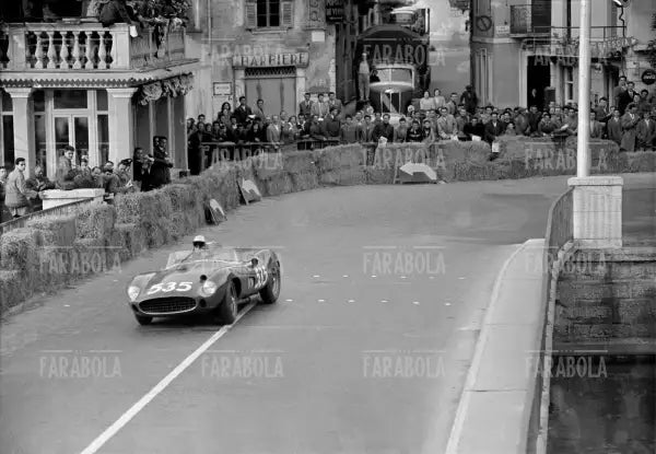 Piero Taruffi su Ferrari 315 S, Mille Miglia, 1957 - Farabola Immagine digitale