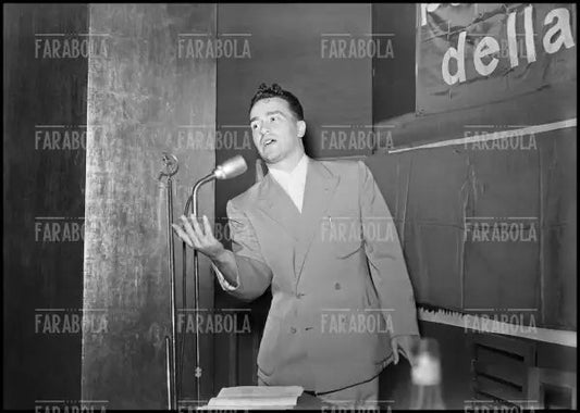 Pietro Ingrao, direttore dell'Unità, 1950 - Farabola Immagine digitale