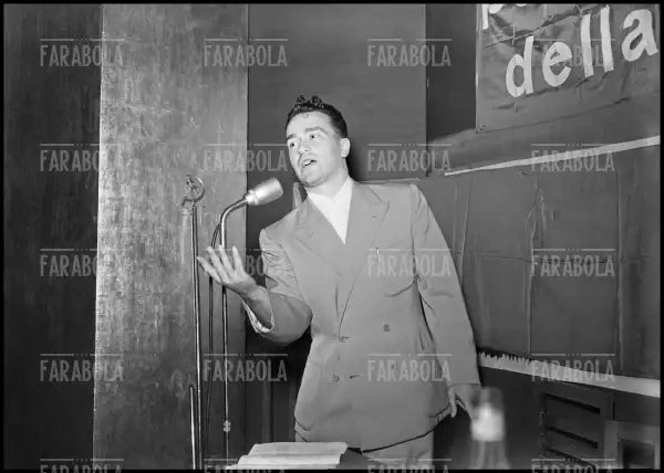 Pietro Ingrao, direttore dell'Unità, 1950 - Farabola Immagine digitale