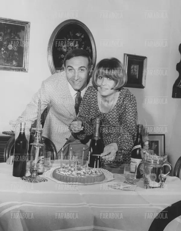 Pippo Baudo con la moglie Angela Lippi festeggia 34 anni, 1970 - Farabola Immagine digitale