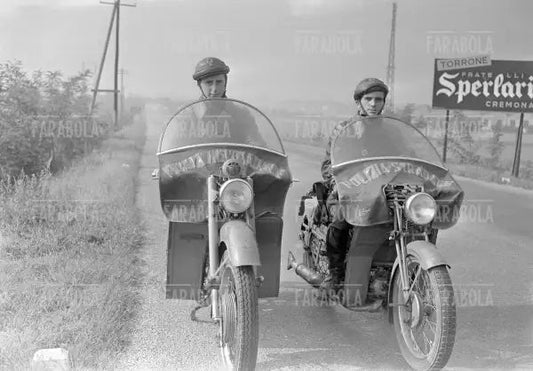 Poliziotti della polizia stradale, Milano, 1950 - Farabola Immagine digitale
