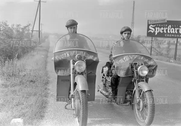 Poliziotti della polizia stradale, Milano, 1950 - Farabola Immagine digitale