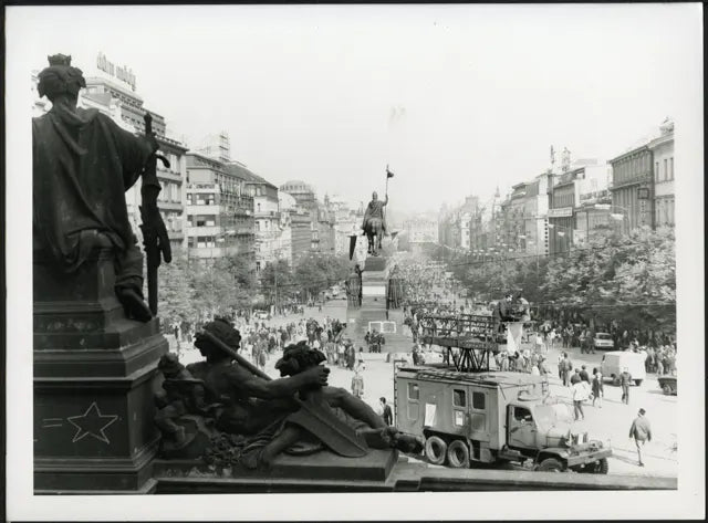 Praga Piazza San Venceslao 1968 Ft 3635 - Stampa 24x18 cm - Farabola Stampa ai sali d'argento