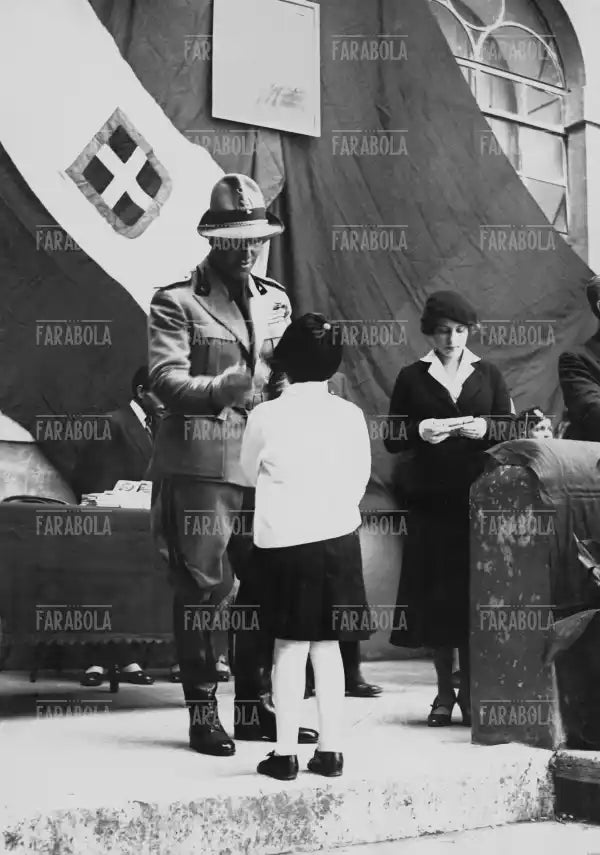 Premiazione degli alunni più studiosi, Roma, 1933 - Farabola Immagine digitale