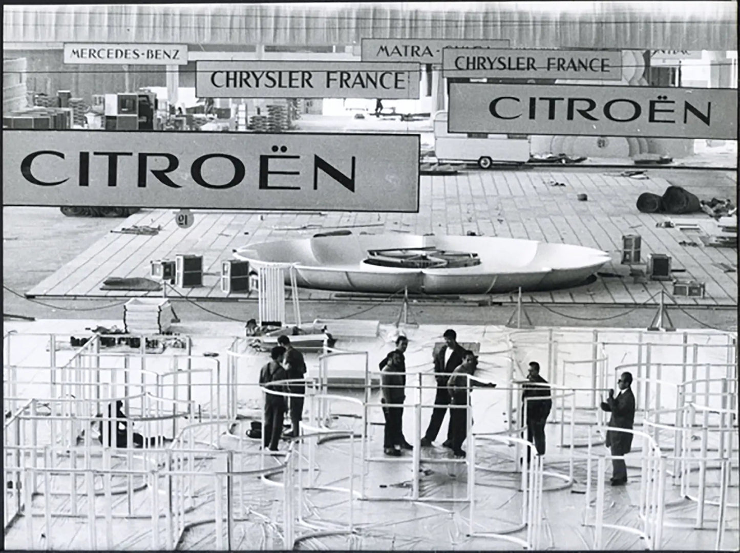 Preparativi Salone Auto Parigi 1970 Ft 36462 - Stampa 24x18 cm - Farabola Stampa ai sali d'argento
