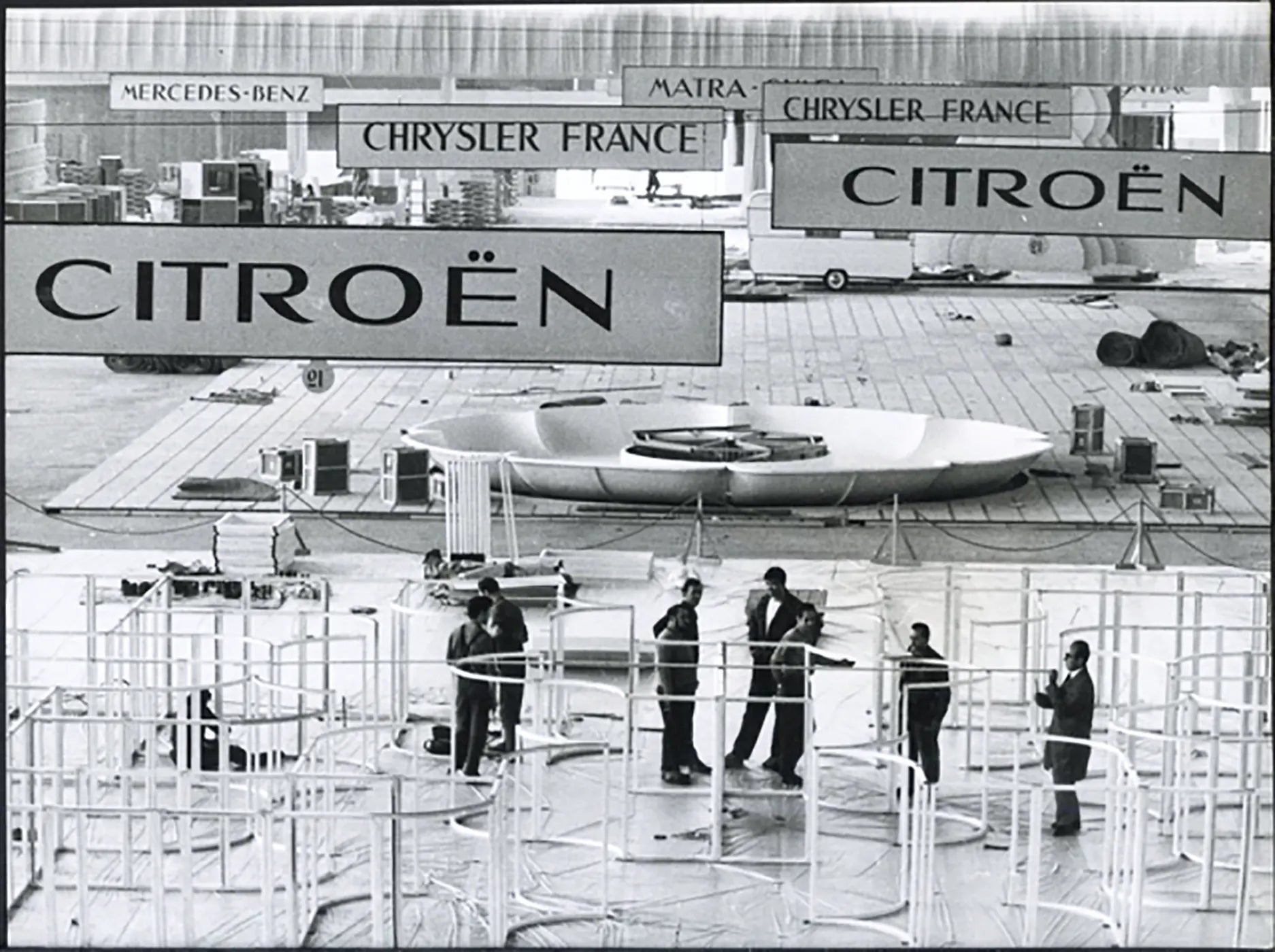 Preparativi Salone Auto Parigi 1970 Ft 36462 - Stampa 24x18 cm - Farabola Stampa ai sali d'argento