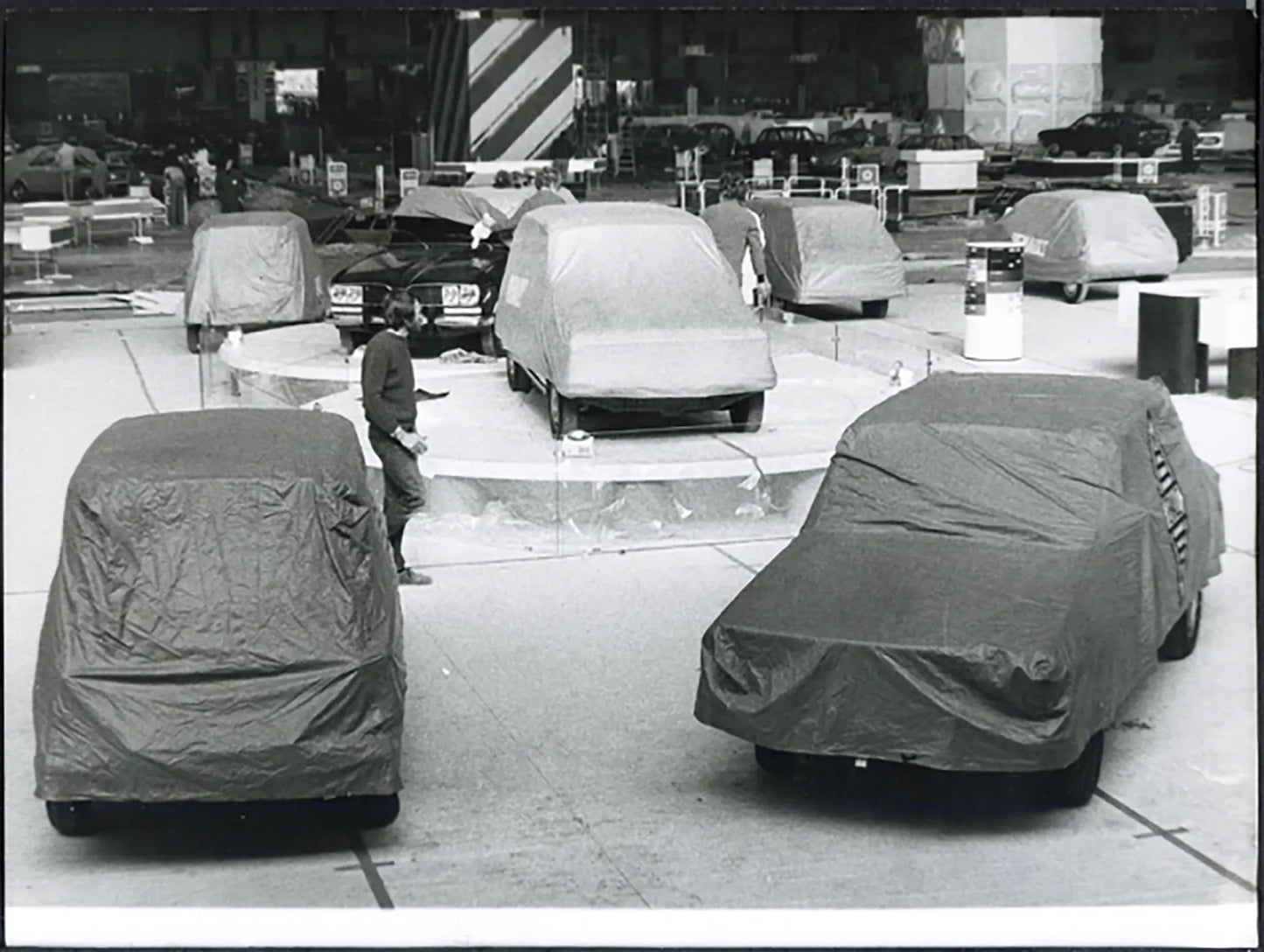 Preparativi Salone Auto Parigi 1973 Ft 36512 - Stampa 24x18 cm - Farabola Stampa ai sali d'argento