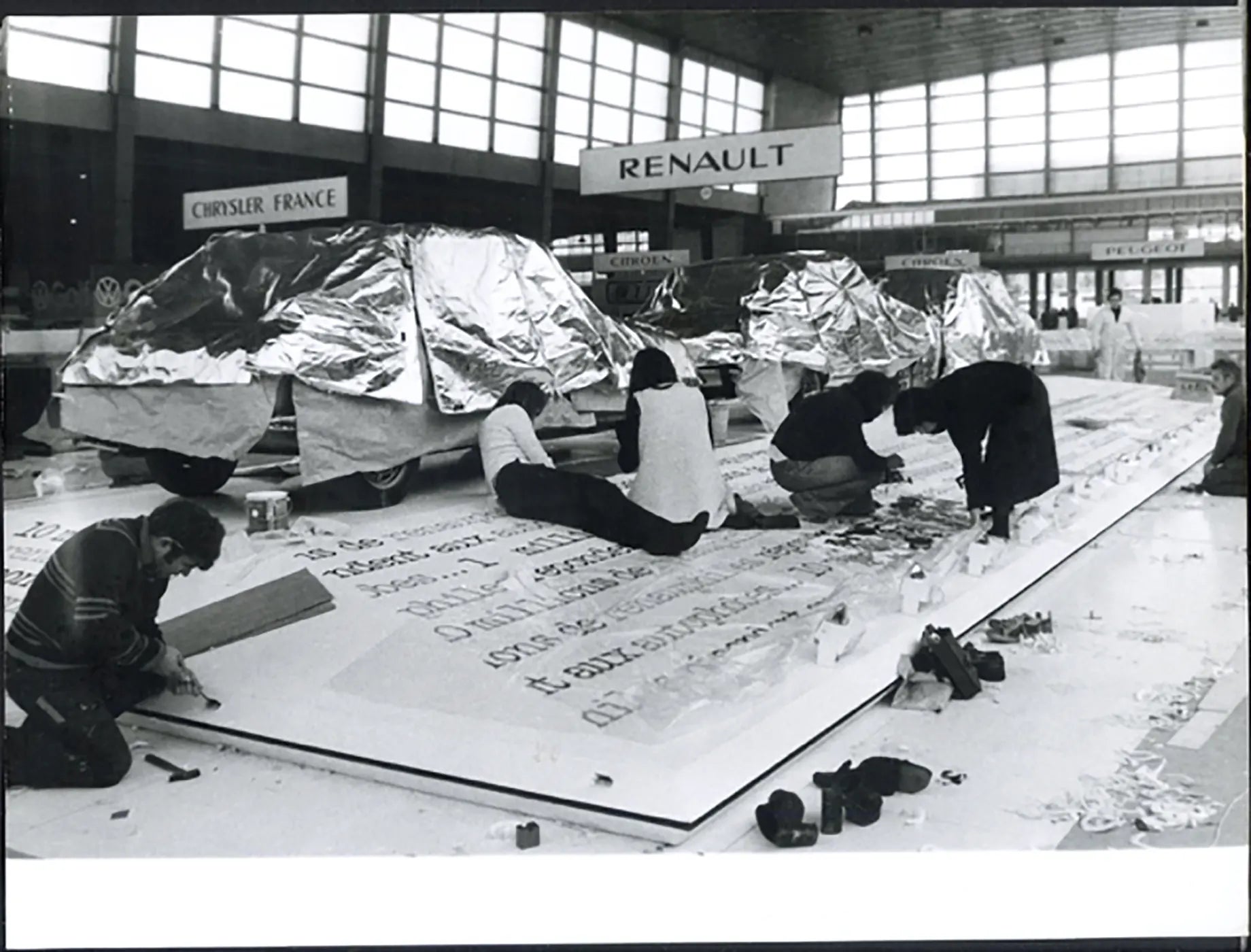 Preparativi Salone Auto Parigi 1974 Ft 36665 - Stampa 24x18 cm - Farabola Stampa ai sali d'argento