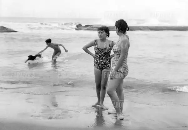 Primi bagnanti a Ostia, 1962 - Farabola Immagine digitale