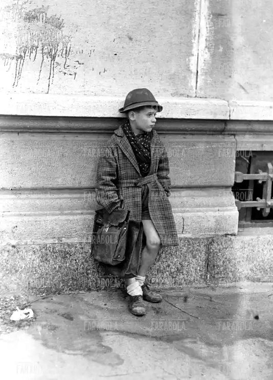 Primo giorno di scuola, Milano, 1945 - Farabola Immagine digitale