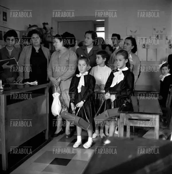 Primo giorno di scuola, Milano, 1958 - Farabola Immagine digitale
