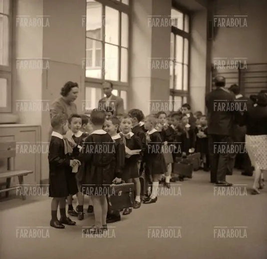 Primo giorno di scuola, Milano, 1961 - Farabola Immagine digitale