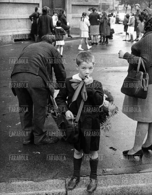 Primo giorno di scuola, Milano, anni 60 - Farabola Immagine digitale