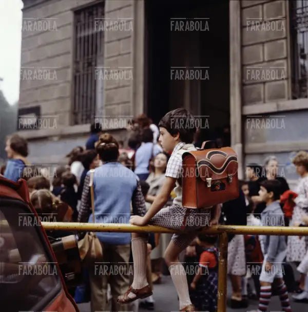 Primo giorno di scuola, Milano, anni 70 - Farabola Immagine digitale