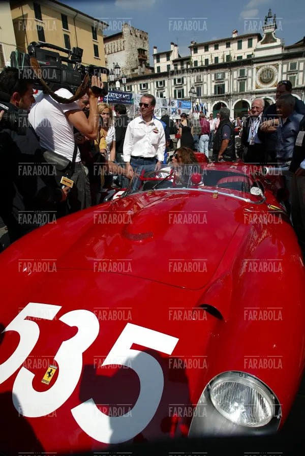 Prisca Taruffi su Ferrari 315 S, Mille Miglia, 2007 - Farabola Immagine digitale