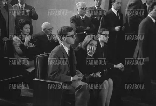 Processo agli studenti del liceo Parini per l'articolo su La Zanzara, Milano, 1966 - Farabola Immagine digitale