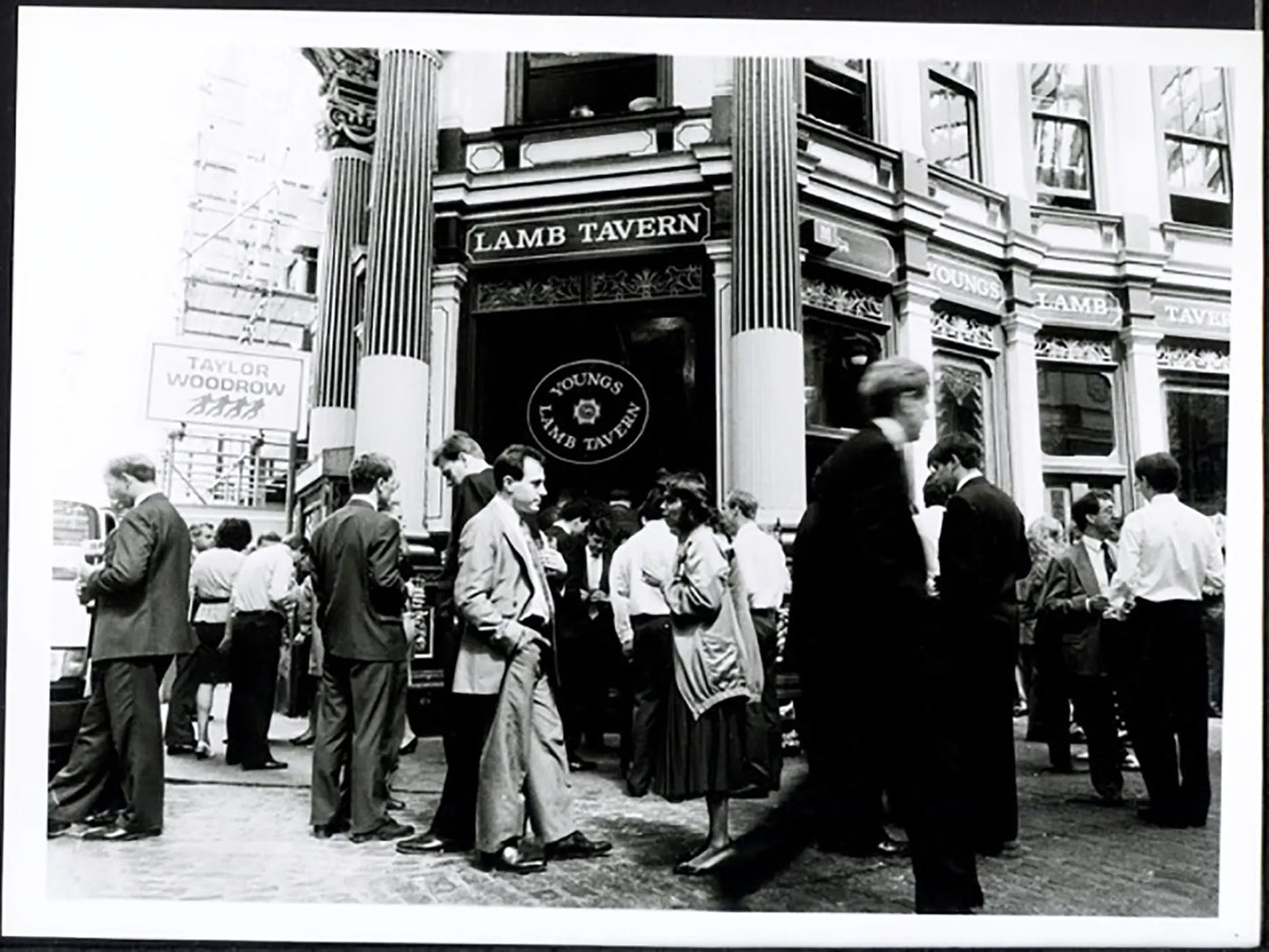 Pub in Lombard Street Londra anni 90 Ft 38053 - Stampa 24x18 cm - Farabola Stampa ai sali d'argento
