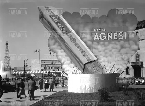 Pubblicità Agnesi alla Fiera Campionaria, 1964 - Farabola Immagine digitale