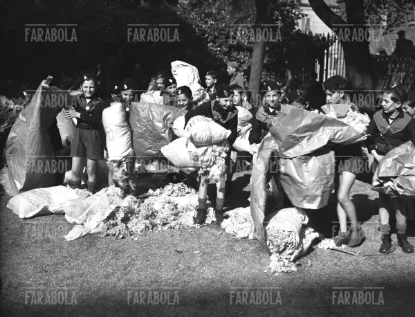 Raccolta della lana per la patria, Roma, 1942 - Farabola Immagine digitale