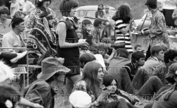Raduno di hippies per il Festival of the Flower Children, Bedford, 1967 - Farabola Immagine digitale