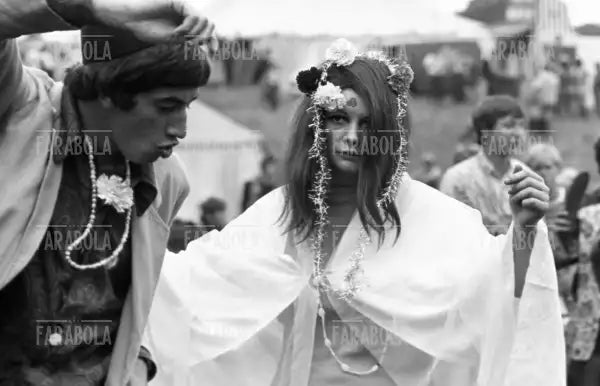 Raduno di hippies per il Festival of the Flower Children, Bedford, 1967 - Farabola Immagine digitale