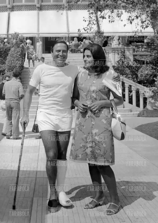 Raf Vallone con la moglie Elena Varzi, Festival di Venezia, 1966 - Farabola Immagine digitale