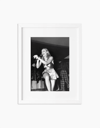 Raffaella Carrà, 1972 — stampa fine art con cornice bianca