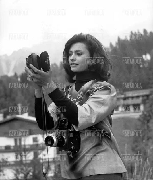 Raffaella Carrà, Cortina d'Ampezzo, 1964 - Farabola Immagine digitale