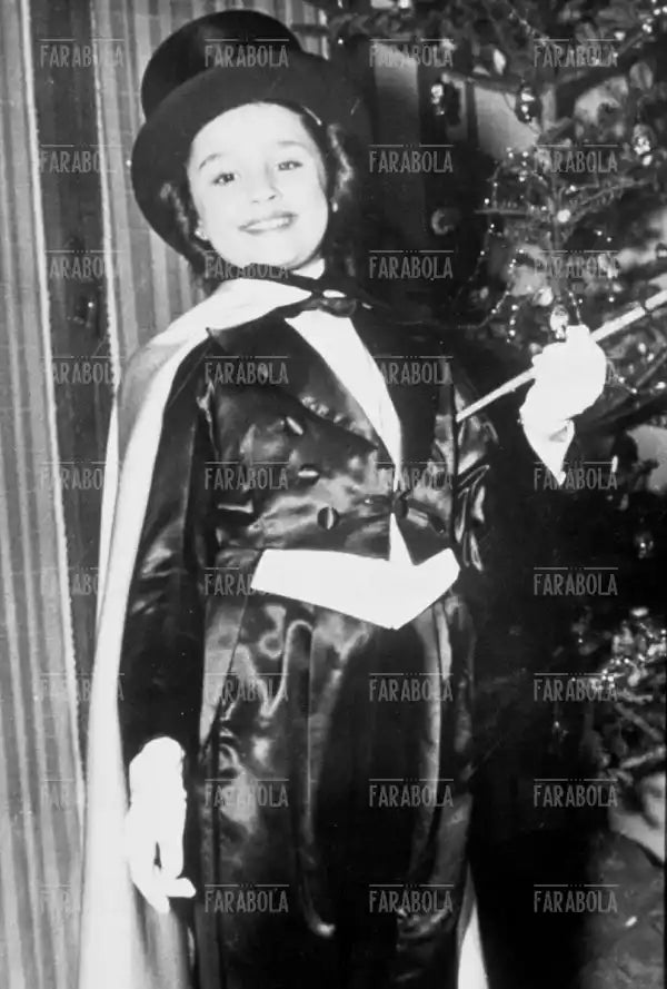 Raffaella Carrà da bambina, anni 40 - Farabola Immagine digitale