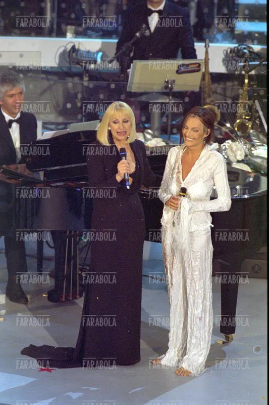 Raffaella Carrà e Anna Oxa, Festival di Sanremo, 2001 - Farabola Immagine digitale