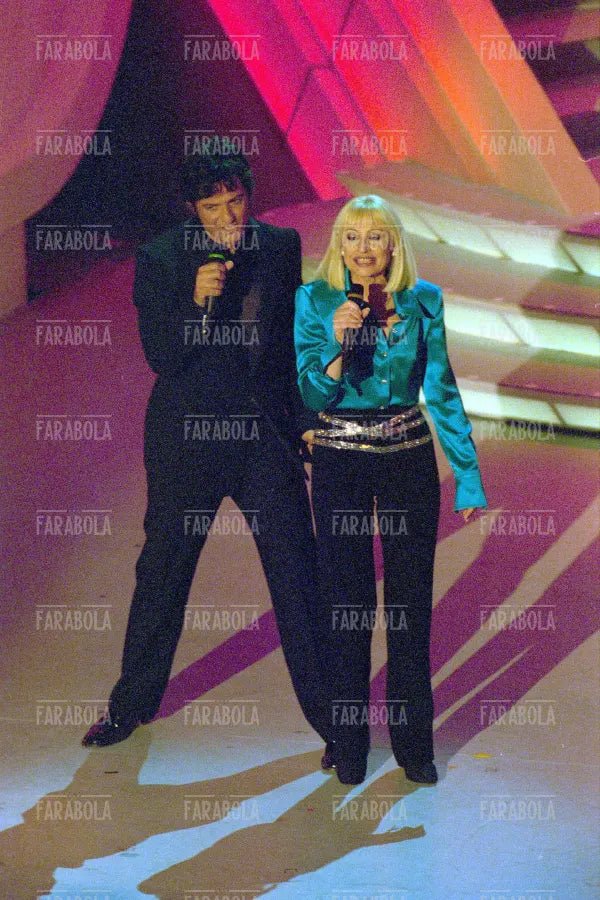 Raffaella Carrà e Fiorello, Festival di Sanremo, 2001 - Farabola Immagine digitale