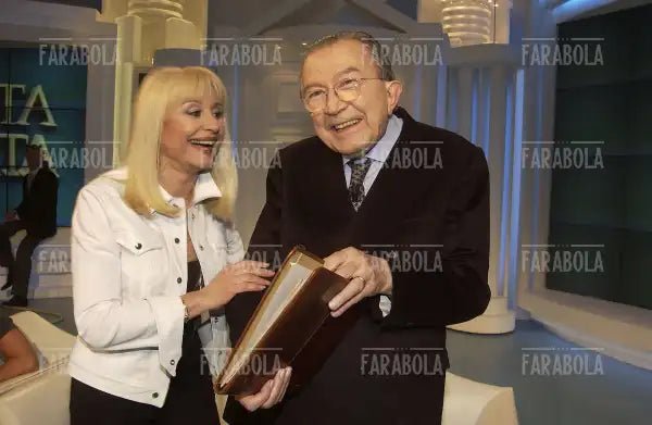 Raffaella Carrà e Giulio Andreotti, Porta a Porta, 2004 - Farabola Immagine digitale