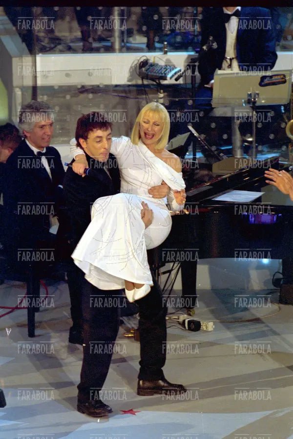 Raffaella Carrà e Massimo Ceccherini, Festival di Sanremo, 2001 - Farabola Immagine digitale