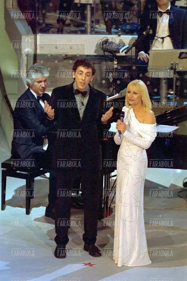 Raffaella Carrà e Massimo Ceccherini, Festival di Sanremo, 2001 - Farabola Immagine digitale