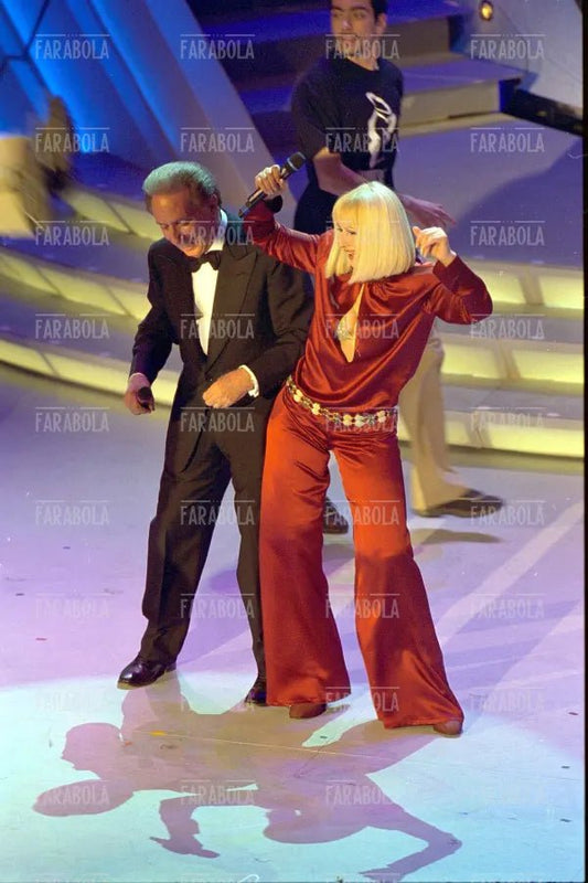 Raffaella Carrà e Mike Bongiorno, Festival di Sanremo, 2001 - Farabola Immagine digitale