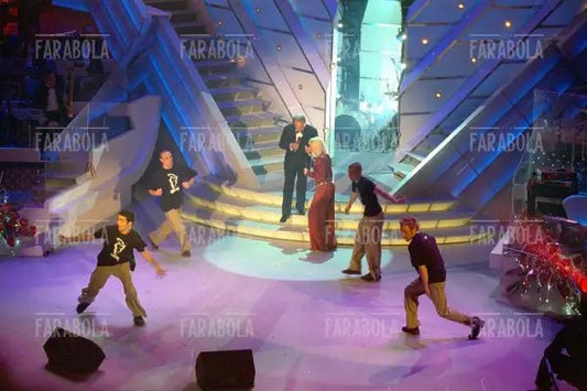 Raffaella Carrà e Mike Bongiorno, Festival di Sanremo, 2001 - Farabola Immagine digitale