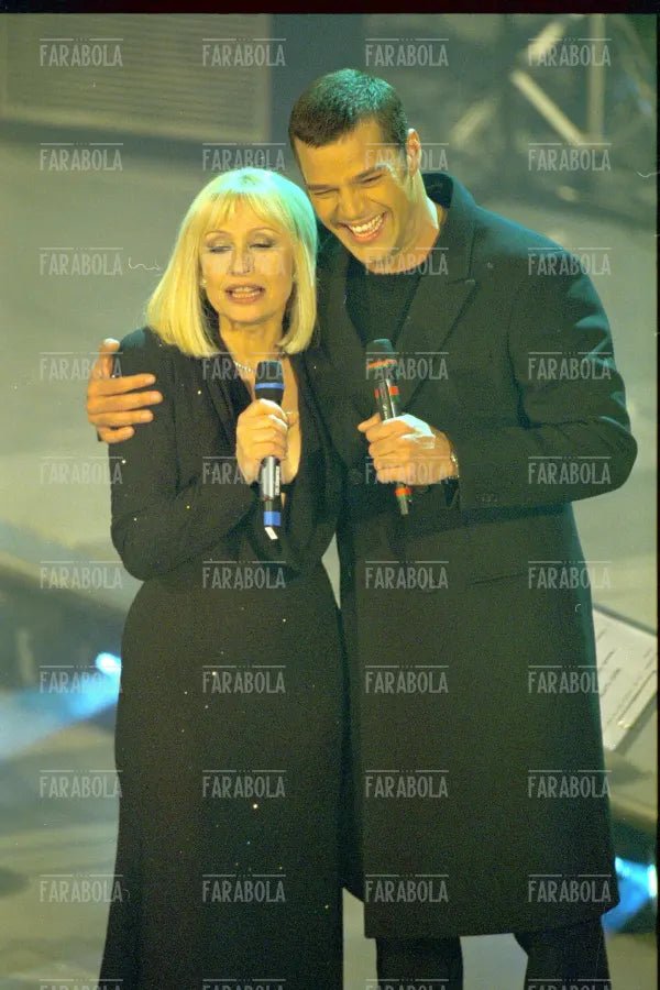 Raffaella Carrà e Ricky Martin, Festival di Sanremo, 2001 - Farabola Immagine digitale